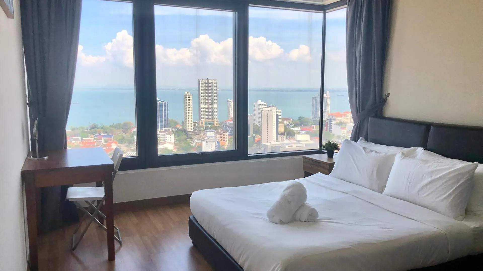 Tropicana 218 Macalister Netflix Unit By Blue Sky Holidays George Town Appartement
