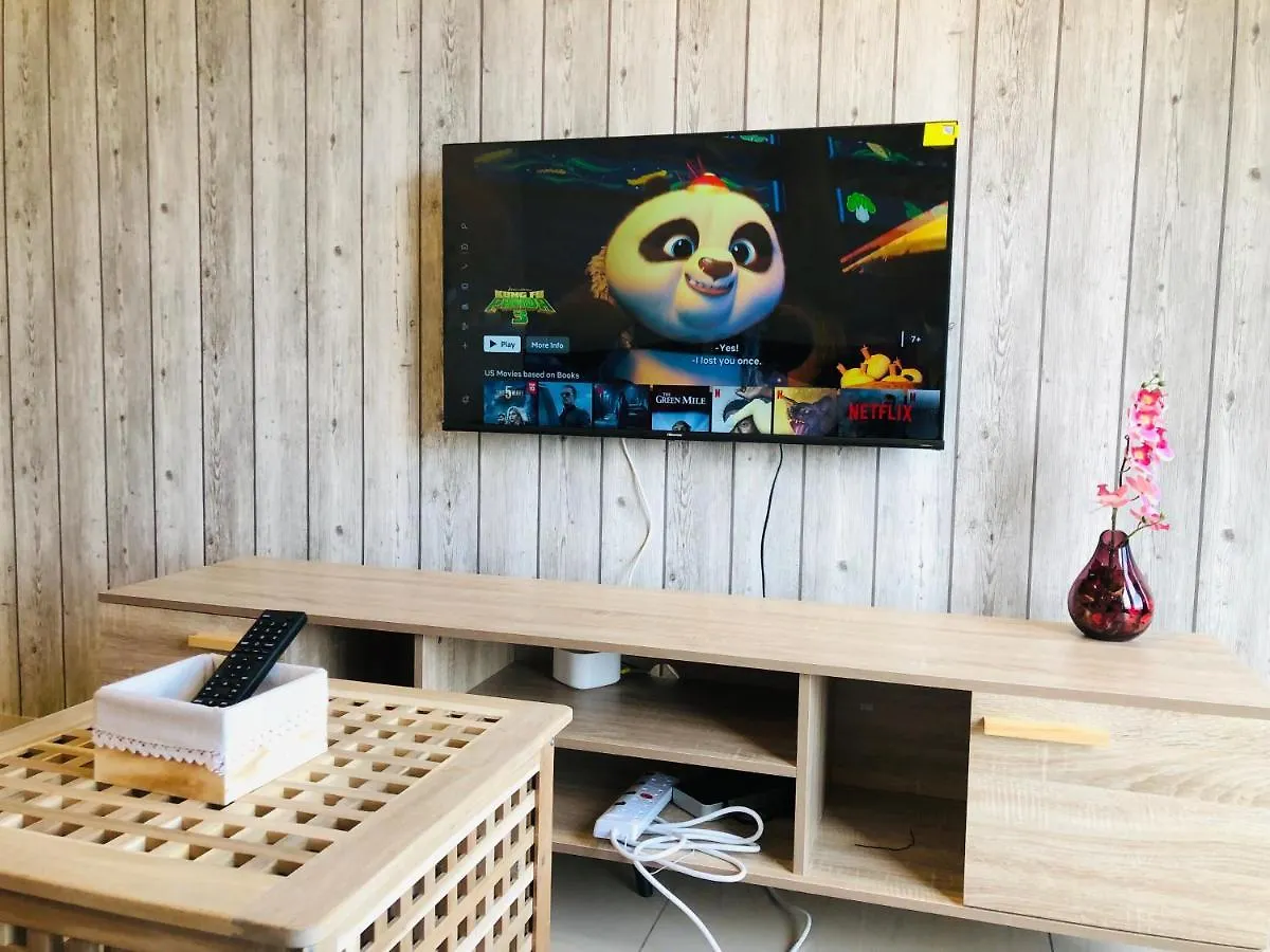 Tropicana 218 Macalister Netflix Unit By Blue Sky Holidays George Town 0*,  Malajzia