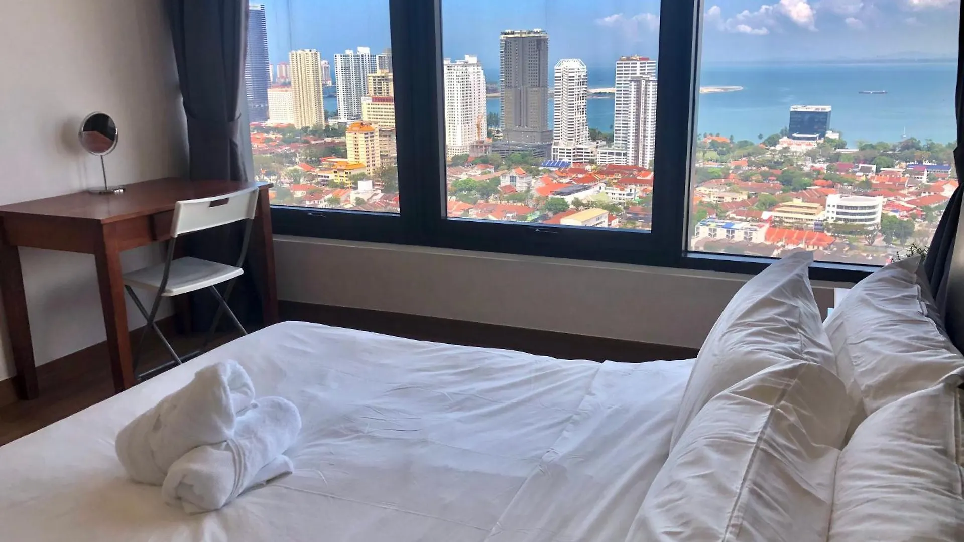 Tropicana 218 Macalister Netflix Unit By Blue Sky Holidays George Town Apartman